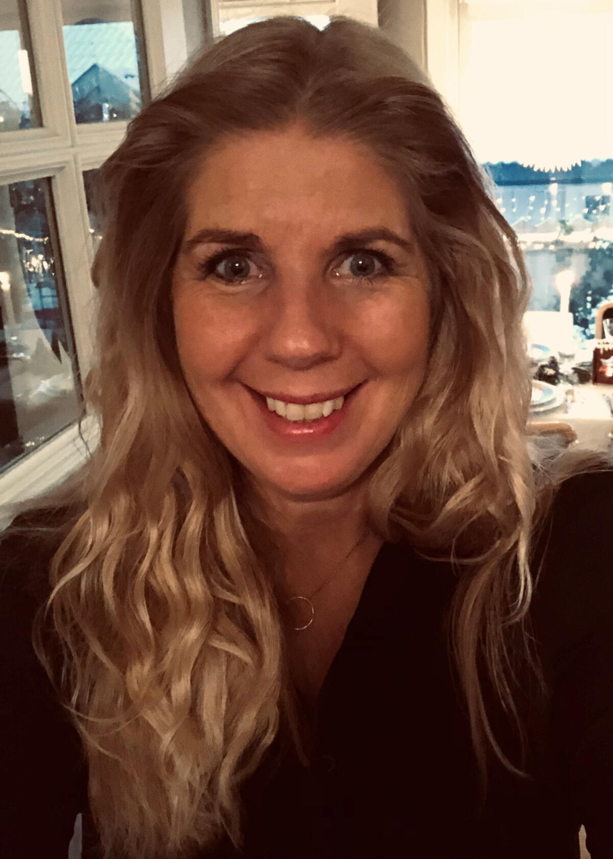 Portrett av Tone Hager Løvdal, spesialpedagog som utfører dysleksiutredning i Kristiansand og på Sørlandet